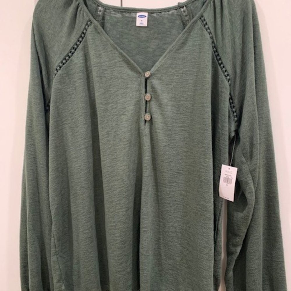 Old Navy Women's Sweater.  Size M, Green
